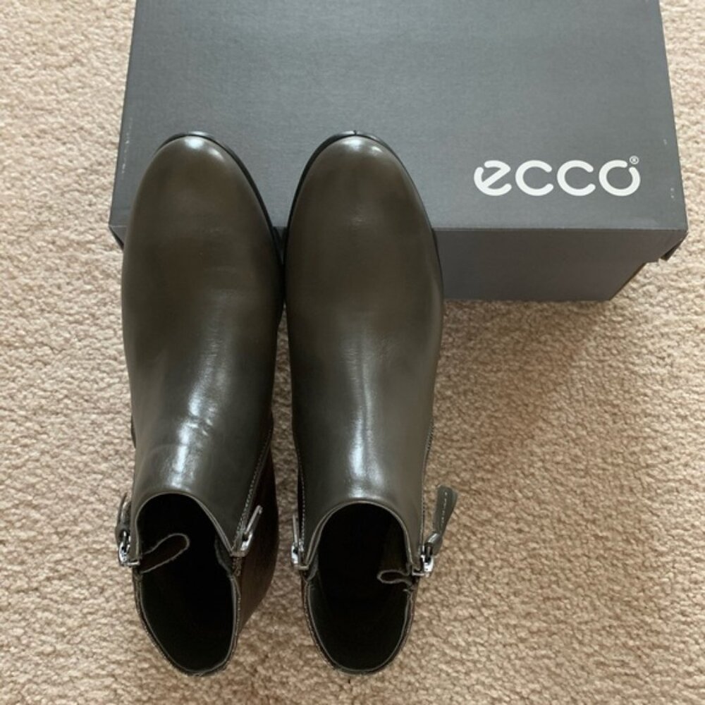 BRAND NEW ECCO LEATHER ANKLE BOOTIE